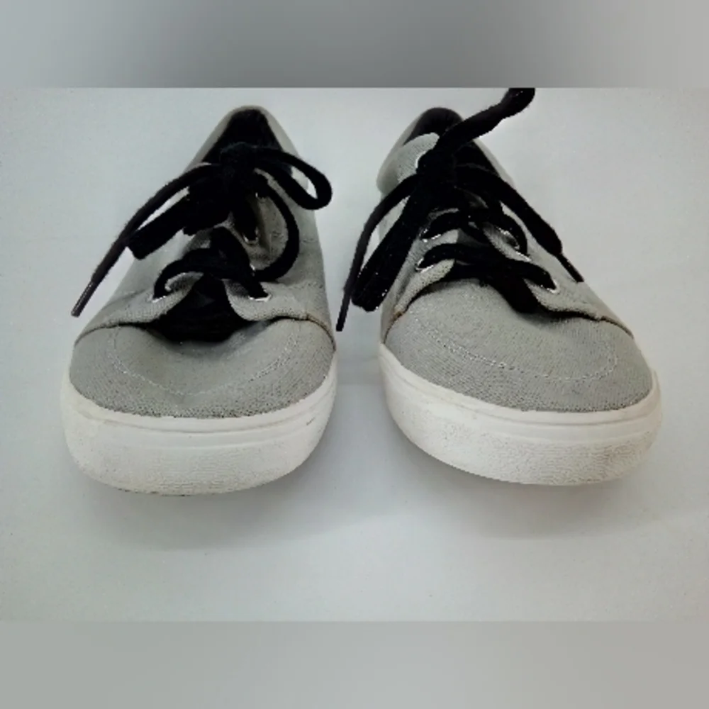 The Children's Place Gray Canvas Sneakers Big Kid 4 Black Laces